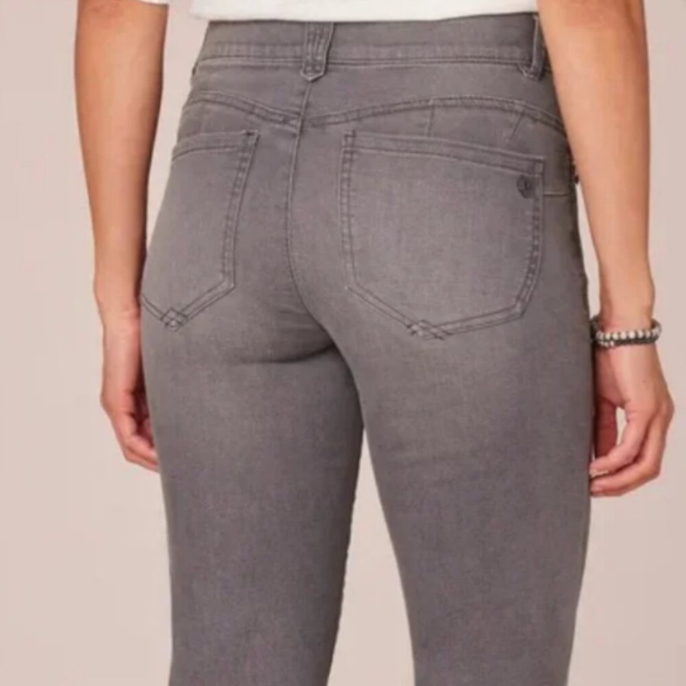 Democracy Women’s Jeans SIZE 2